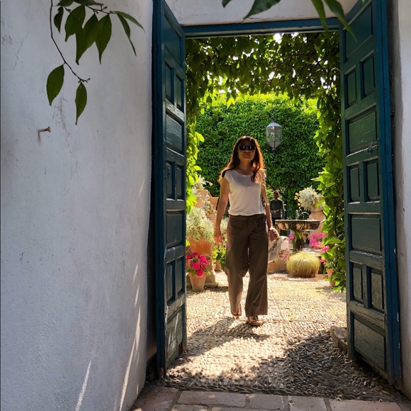 Meet your Posher, Rumi Kara - Picture 1 of 1